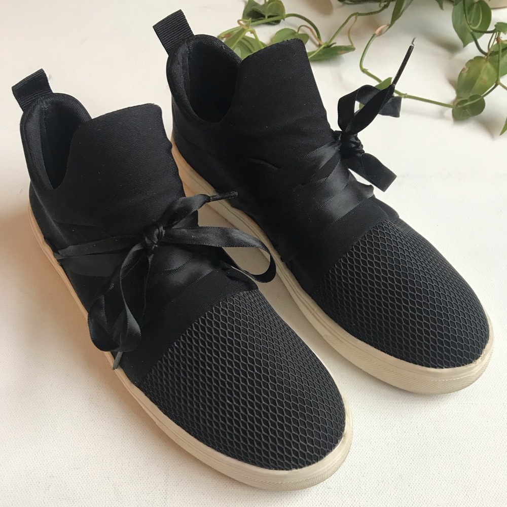 EXPRESS | Uni Sole Slip On Bow Sneaker